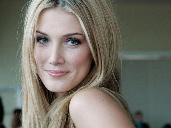 FOND D ECRAN DELTA GOODREM 