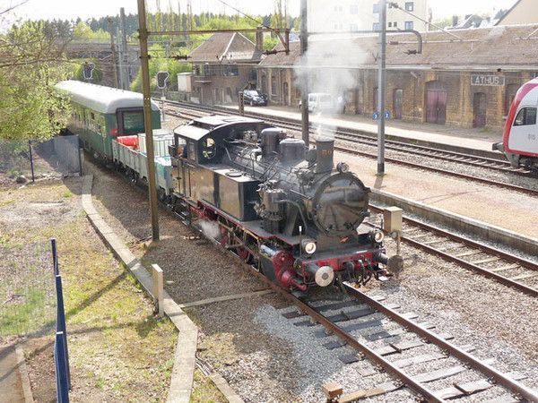 ANCIENNE LOCOMOTIVE 