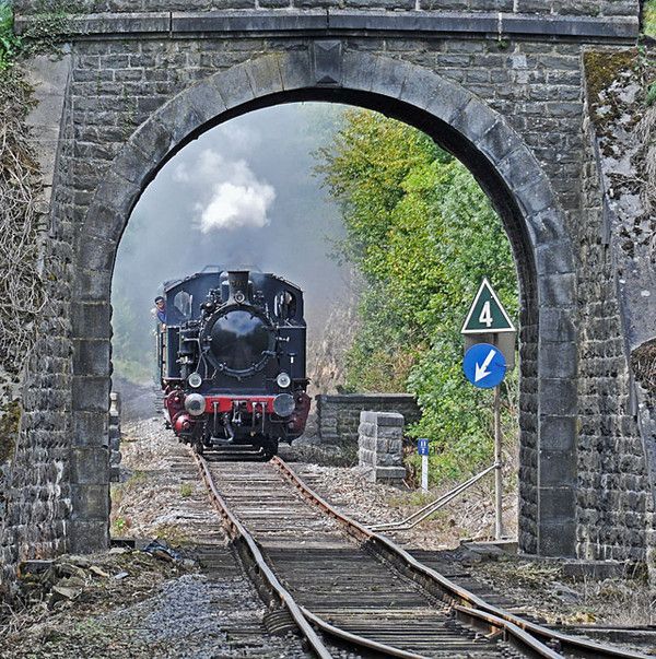 ANCIENNE LOCOMOTIVE 