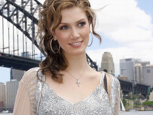 FOND D ECRAN DELTA GOODREM 