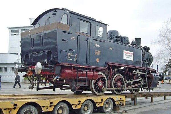 ANCIENNE LOCOMOTIVE 