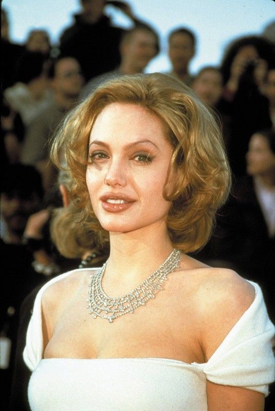 FOND D ECRAN ANGELINA JOLIE