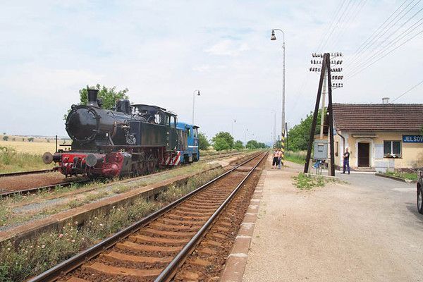 ANCIENNE LOCOMOTIVE 