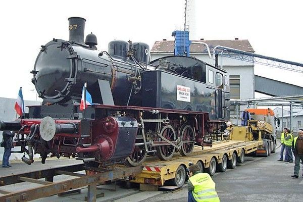 ANCIENNE LOCOMOTIVE 