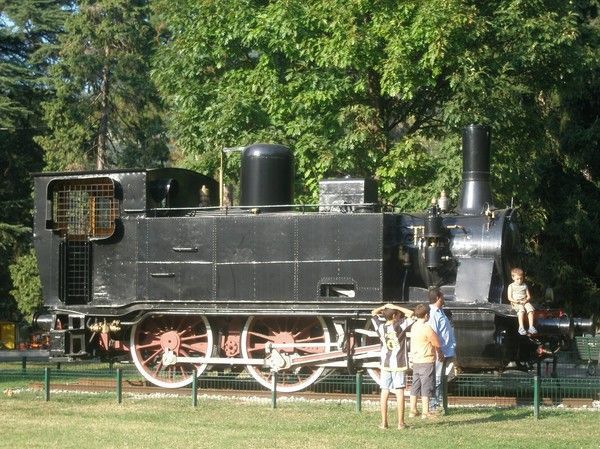 ANCIENNE LOCOMOTIVE 