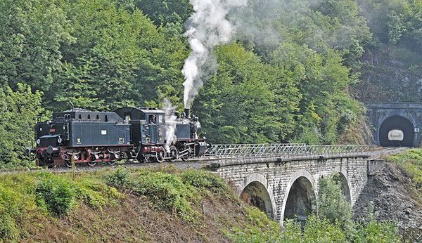 ANCIENNE LOCOMOTIVE 