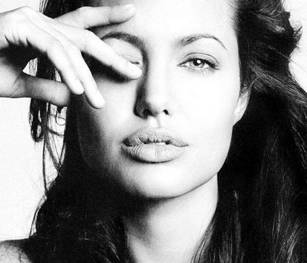 FOND D ECRAN ANGELINA JOLIE