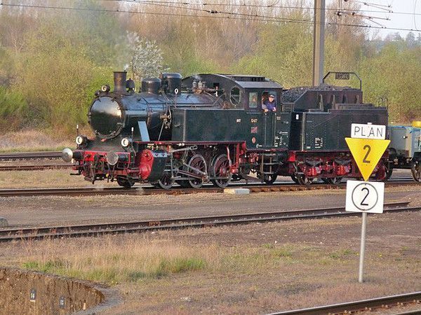 ANCIENNE LOCOMOTIVE 