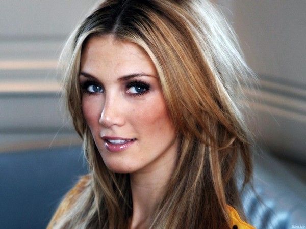  FOND D ECRAN DELTA GOODREM