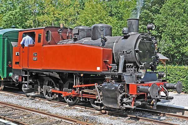 ANCIENNE LOCOMOTIVE 