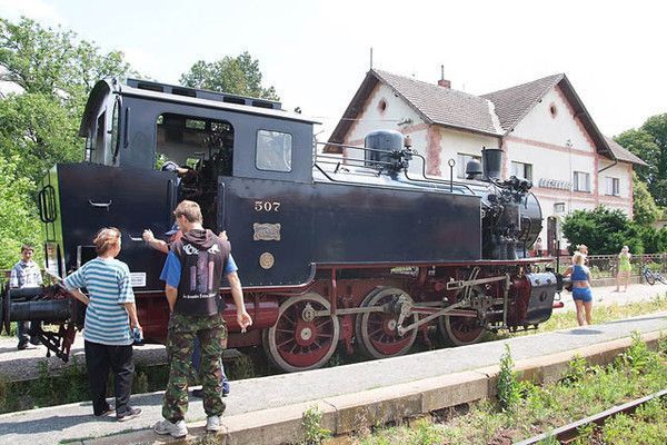 ANCIENNE LOCOMOTIVE 