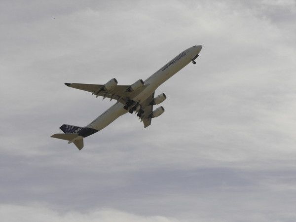 FOND D ECRAN AVION DE LIGNE